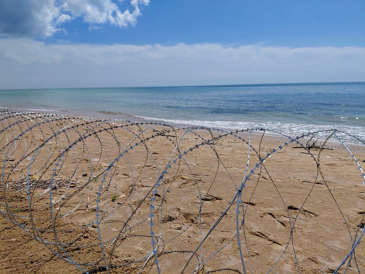 Тероборона продолжает укреплять берег Черного моря в Николаевской области из-за угрозы десанта и мин Тероборона продолжает укреплять берег Черного моря в Николаевской области из-за угрозы десанта и мин