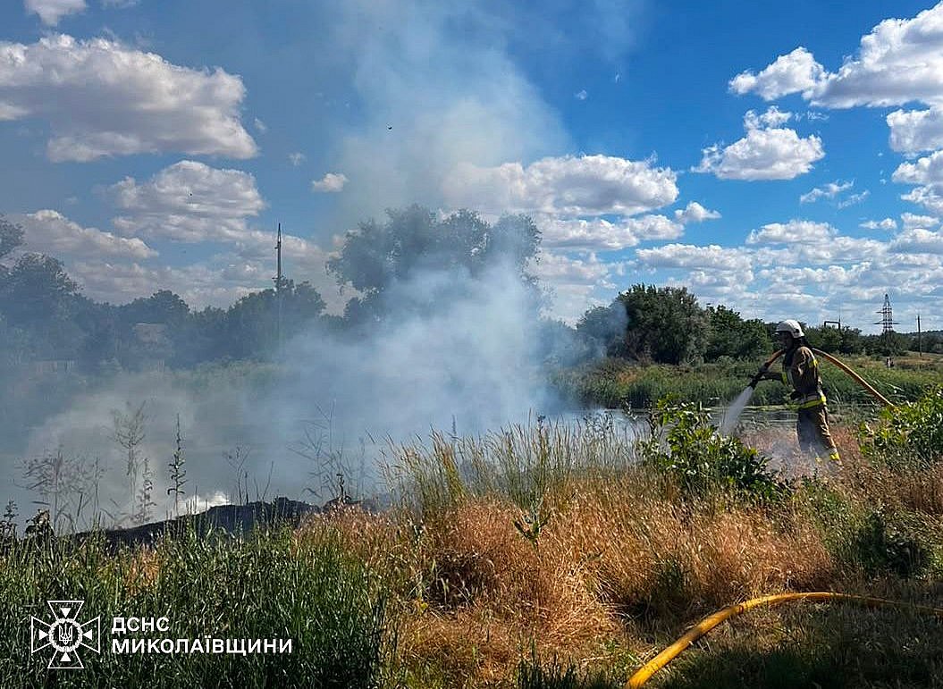 Спасатели показали фото последствий ударов по Николаевской области Спасатели показали фото последствий ударов по Николаевской области