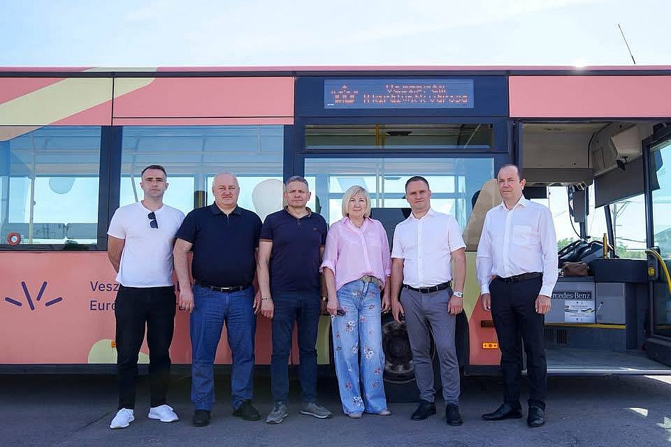 Миколаїв отримав гуманітарний автобус від Ужгорода для перевезення мешканців віддалених районів Миколаїв отримав гуманітарний автобус від Ужгорода для перевезення мешканців віддалених районів