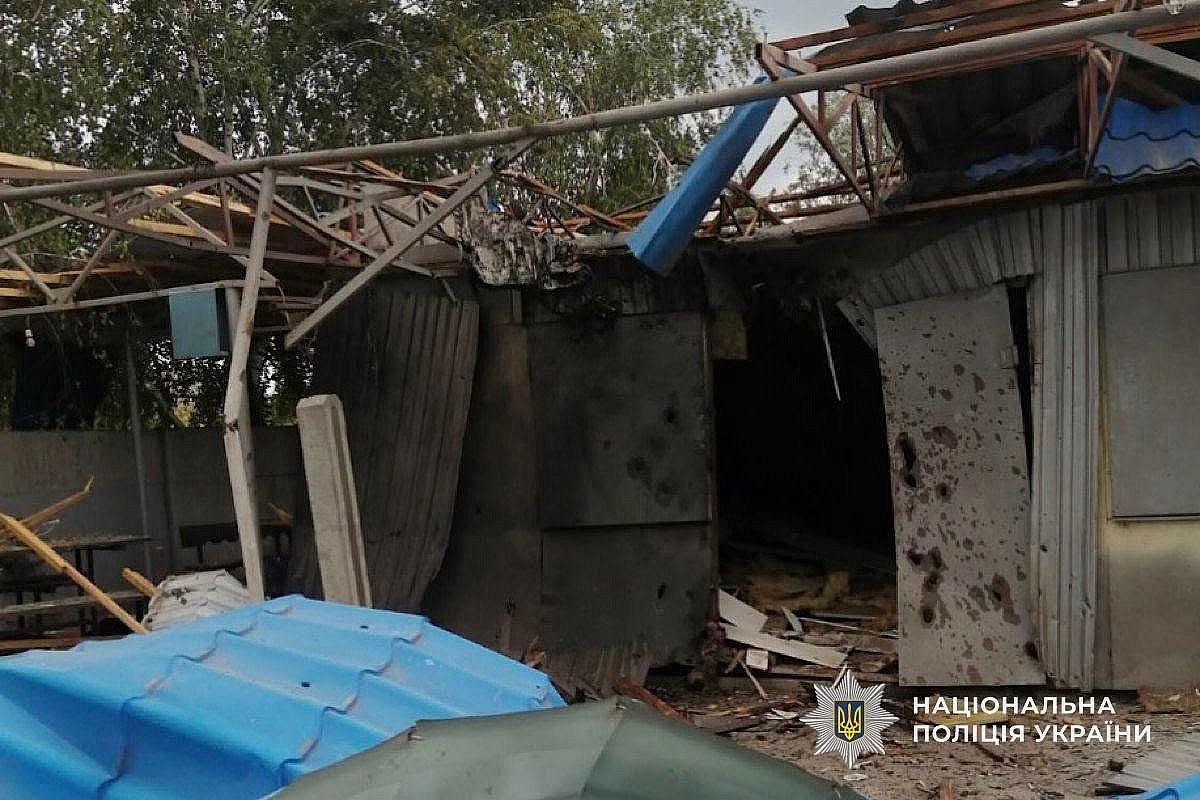 Двое погибших и восемь раненых: полиция показала последствия атак РФ в Днепропетровской области (фото 18+) Двое погибших и восемь раненых: полиция показала последствия атак РФ в Днепропетровской области (фото 18+)