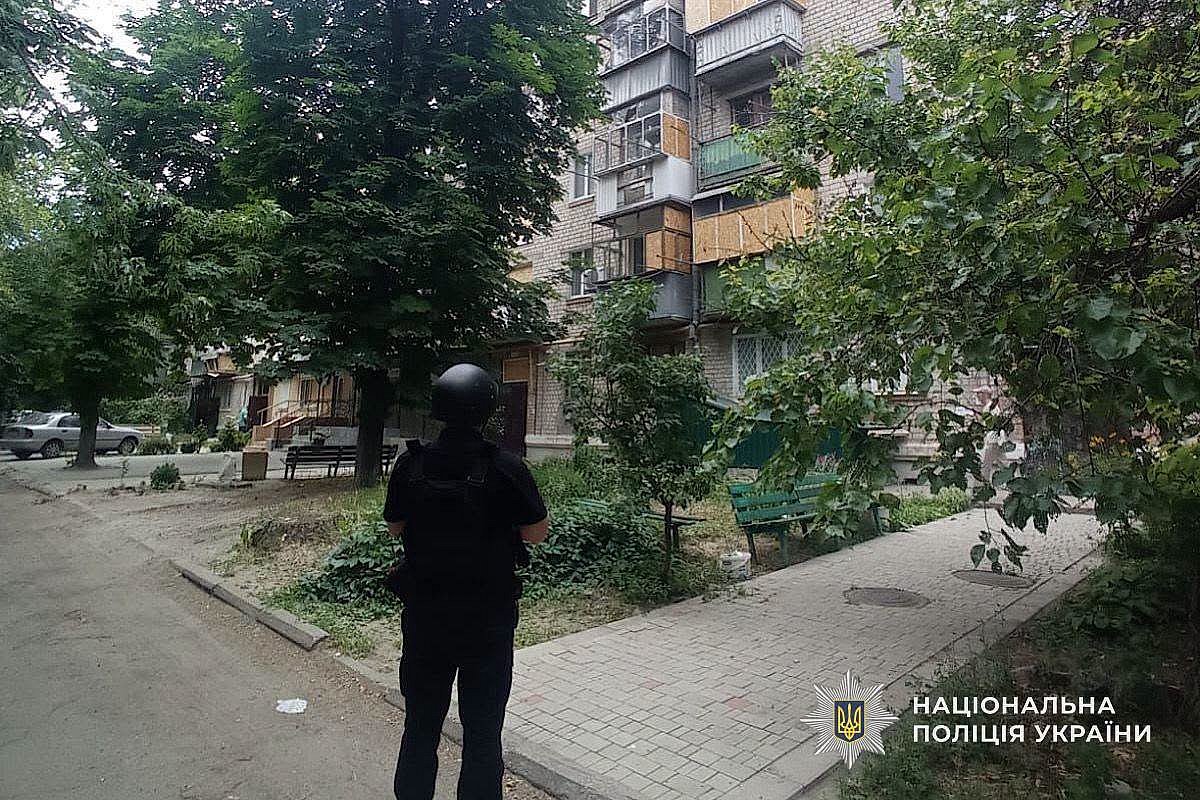 Двое погибших и восемь раненых: полиция показала последствия атак РФ в Днепропетровской области (фото 18+) Двое погибших и восемь раненых: полиция показала последствия атак РФ в Днепропетровской области (фото 18+)