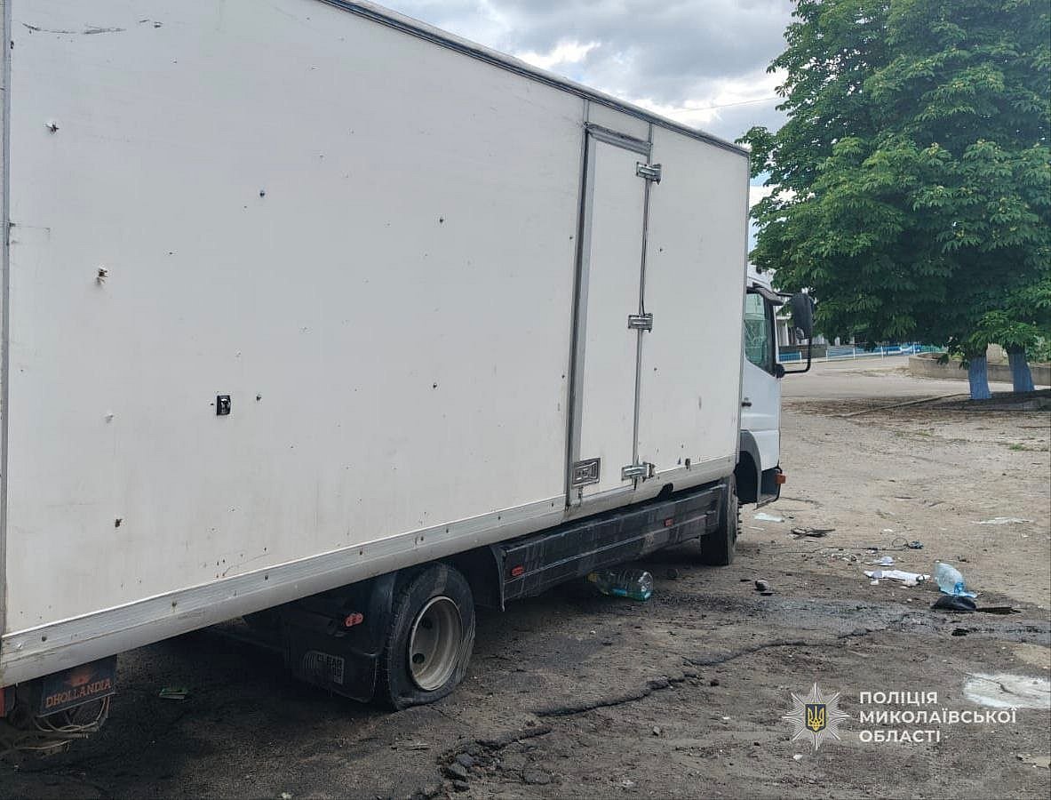 Ворожа атака на Миколаївщину: пошкоджено пекарню, є постраждалі (фото наслідків) Ворожа атака на Миколаївщину: пошкоджено пекарню, є постраждалі (фото наслідків)