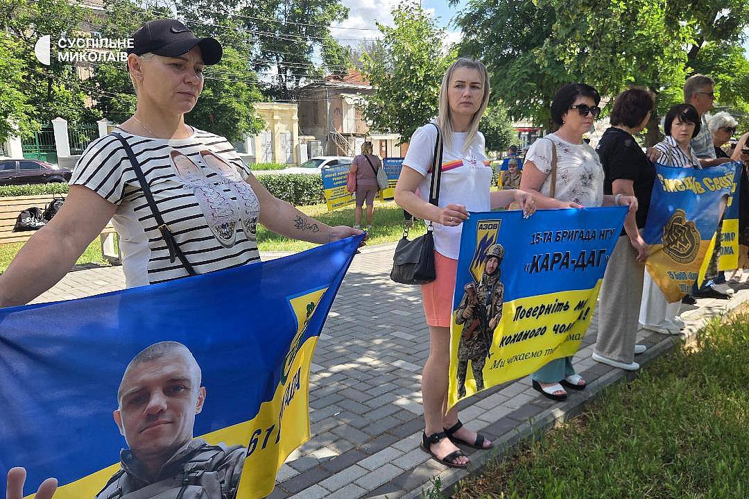 В Николаеве 160 человек вышли на акцию в поддержку военнопленных и без вести пропавших В Николаеве 160 человек вышли на акцию в поддержку военнопленных и без вести пропавших
