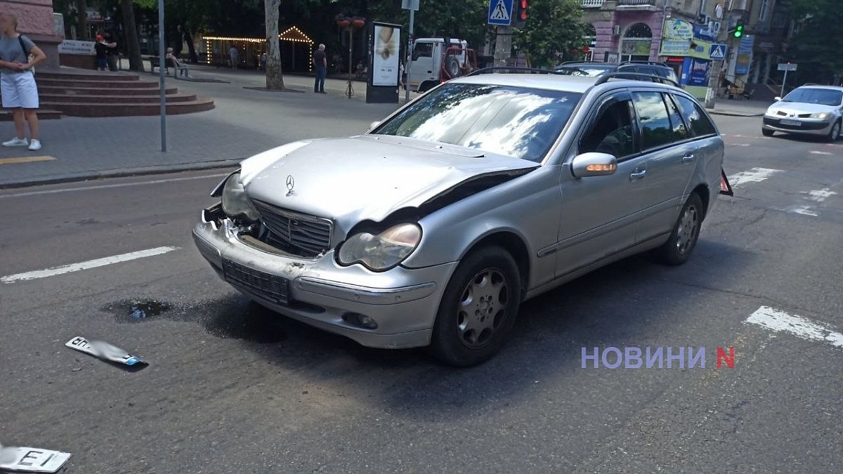 В центре Николаева произошло тройное ДТП В центре Николаева произошло тройное ДТП