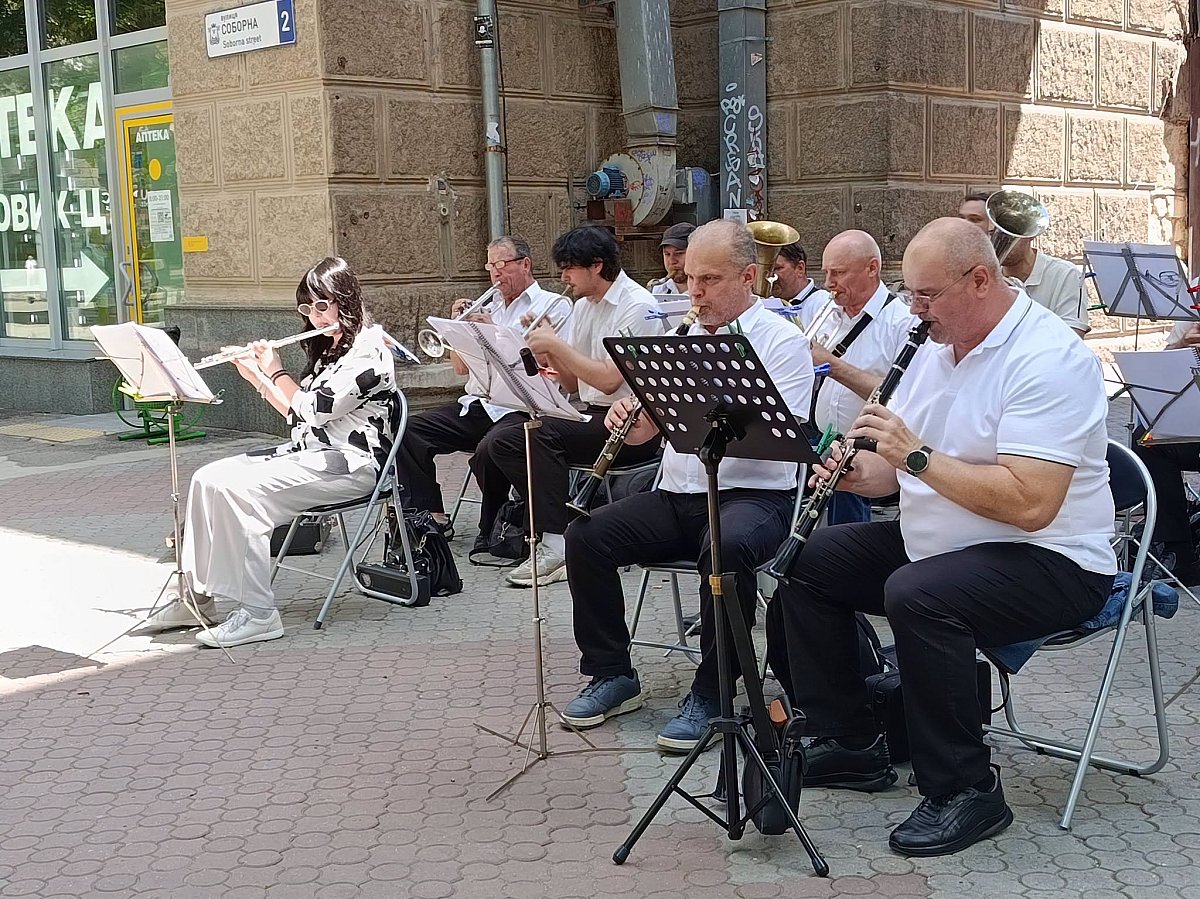 В Николаеве в Каштановом сквере состоялся концерт духового оркестра под открытым небом В Николаеве в Каштановом сквере состоялся концерт духового оркестра под открытым небом