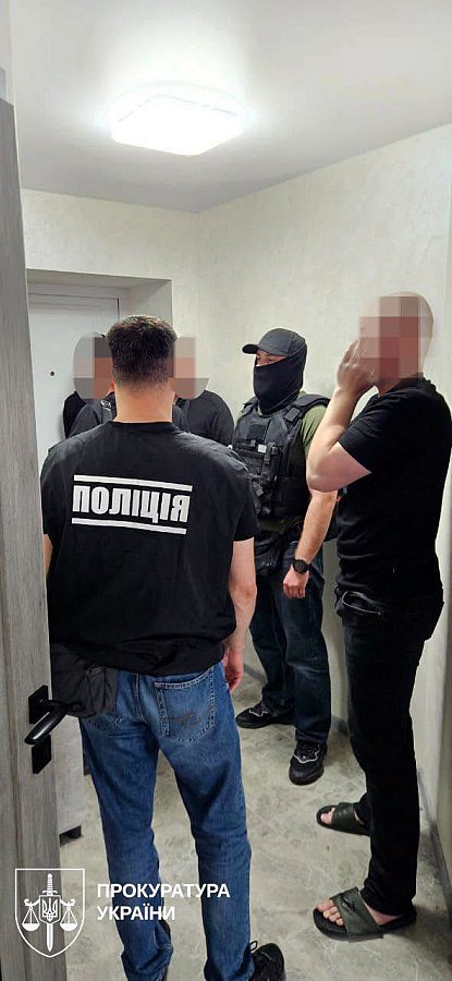 Преступная группа вымогала у семьи $250 тысяч несуществующего долга: угрожали расправой и портили имущество Преступная группа вымогала у семьи $250 тысяч несуществующего долга: угрожали расправой и портили имущество