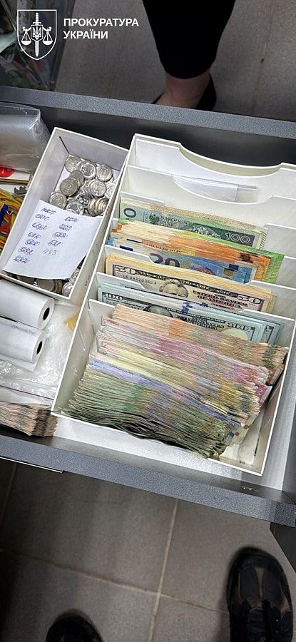 Преступная группа вымогала у семьи $250 тысяч несуществующего долга: угрожали расправой и портили имущество Преступная группа вымогала у семьи $250 тысяч несуществующего долга: угрожали расправой и портили имущество