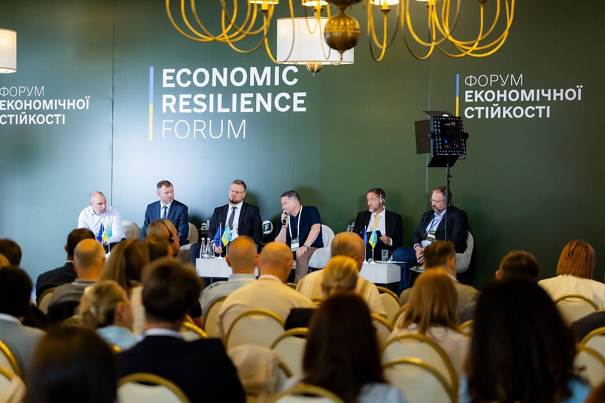 Стійкість України в умовах війни: у Чернівцях відбувся Форум економічної стійкості Стійкість України в умовах війни: у Чернівцях відбувся Форум економічної стійкості