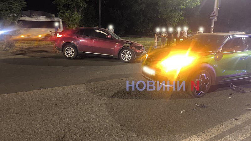 Вечером в Николаеве произошло тройное ДТП: 3 пострадавших, среди них беременная женщина Вечером в Николаеве произошло тройное ДТП: 3 пострадавших, среди них беременная женщина