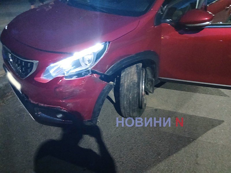 Пьяная женщина-водитель на Peugeot врезалась в BMW в Николаеве Пьяная женщина-водитель на Peugeot врезалась в BMW в Николаеве