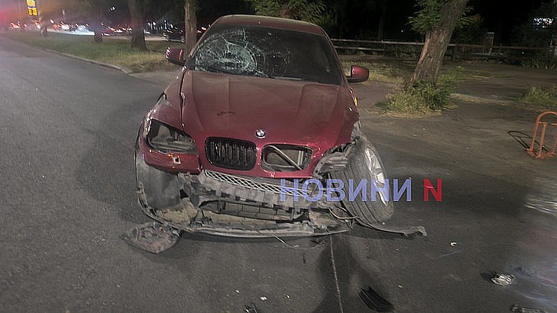 Видео момента тройного ДТП с участием BMW X6 в Николаеве Видео момента тройного ДТП с участием BMW X6 в Николаеве