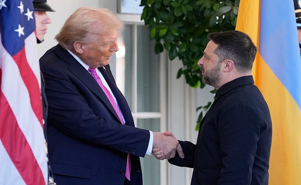 Трамп призвал Зеленского к более решительным действиям против РФ, - СМИ Трамп призвал Зеленского к более решительным действиям против РФ, - СМИ