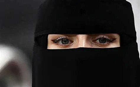 Певицу в Иране наказали 74 ударами плетью после онлайн-концерта без хиджаба Певицу в Иране наказали 74 ударами плетью после онлайн-концерта без хиджаба