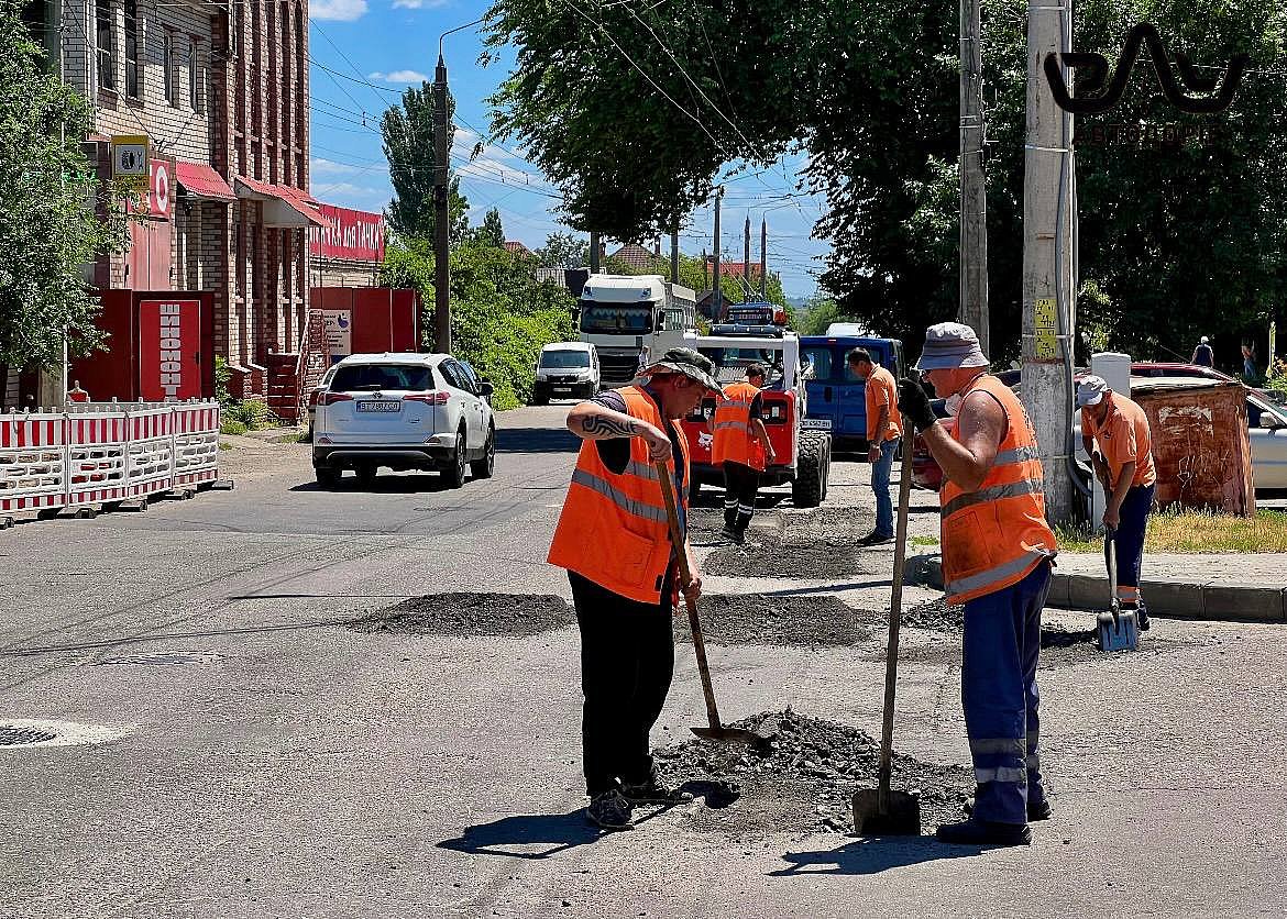 В Николаеве продолжают ремонт дорог: новые участки готовят к асфальтированию В Николаеве продолжают ремонт дорог: новые участки готовят к асфальтированию