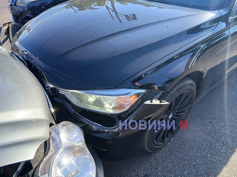Возле «Эпицентра» в Николаеве столкнулись Geely и BMW Возле «Эпицентра» в Николаеве столкнулись Geely и BMW