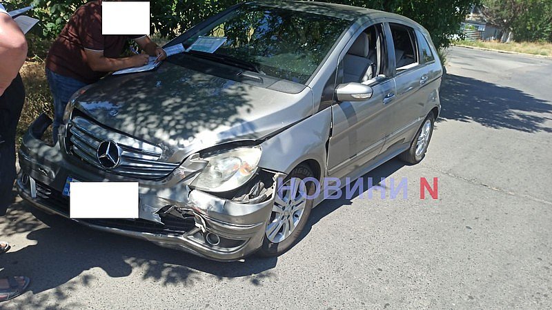 Mercedes та Renault зіткнулися на перехресті у Миколаєві Mercedes та Renault зіткнулися на перехресті у Миколаєві