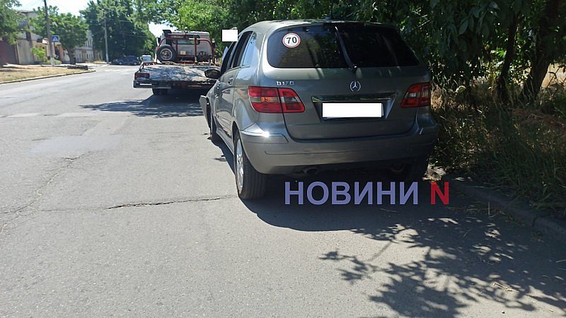 Mercedes та Renault зіткнулися на перехресті у Миколаєві Mercedes та Renault зіткнулися на перехресті у Миколаєві