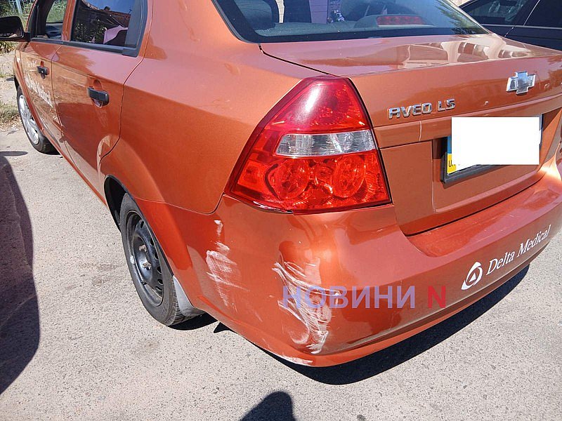 Chevrolet столкнулся с припаркованным Lexus в Николаеве Chevrolet столкнулся с припаркованным Lexus в Николаеве
