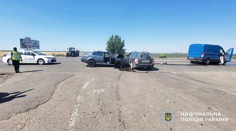 ДТП с 3 автомобилями на трассе Николаев — Херсон: погиб водитель, есть пострадавшие ДТП с 3 автомобилями на трассе Николаев — Херсон: погиб водитель, есть пострадавшие