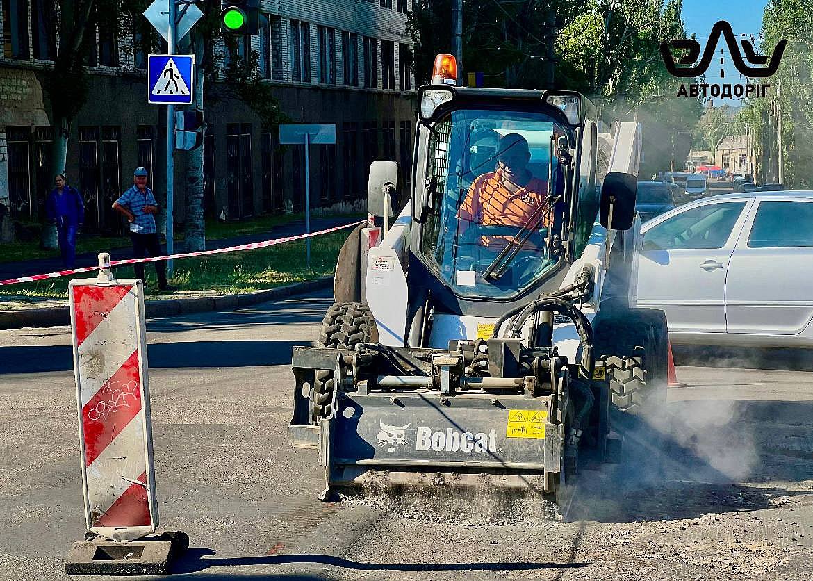 У Миколаєві ремонтують дороги: де сьогодні ведуться роботи та ускладнений рух У Миколаєві ремонтують дороги: де сьогодні ведуться роботи та ускладнений рух