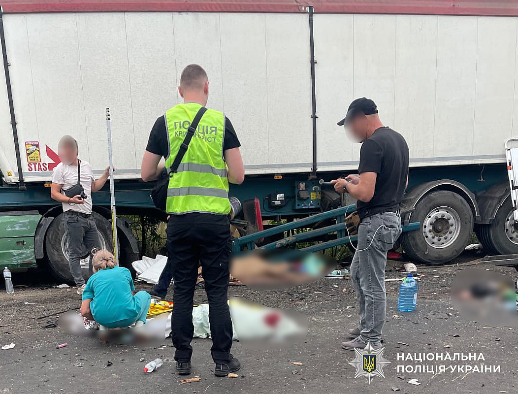 В Николаеве 5 июля объявили день траура по погибшим в страшном ДТП В Николаеве 5 июля объявили день траура по погибшим в страшном ДТП