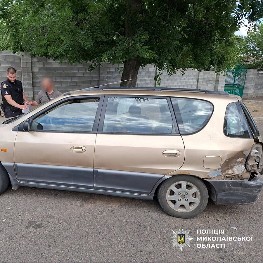 У Миколаєві BMW врізався у припаркований автомобіль: жінка госпіталізована У Миколаєві BMW врізався у припаркований автомобіль: жінка госпіталізована