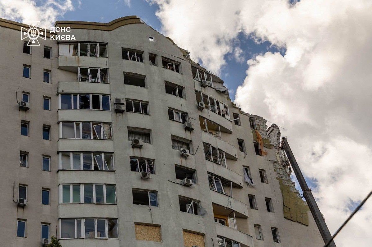Число жертв удара по жилому дому в Киеве возросло Число жертв удара по жилому дому в Киеве возросло