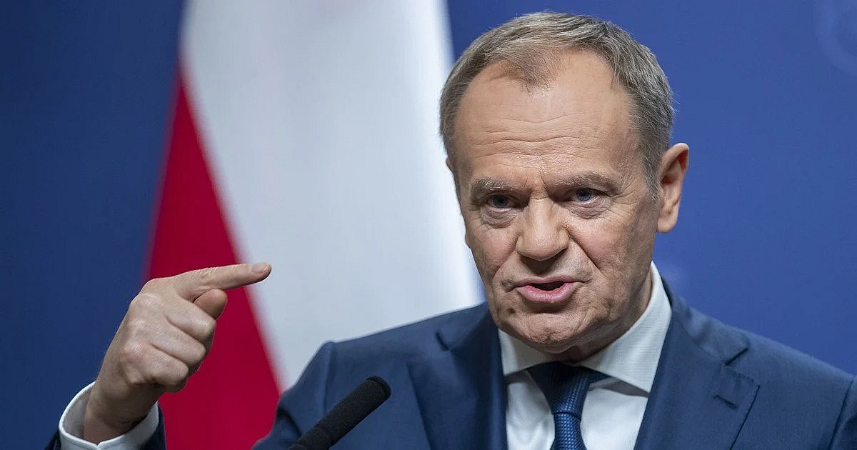 Туск закликав Україну зробити перший крок для покращення відносин з Польщею Туск закликав Україну зробити перший крок для покращення відносин з Польщею