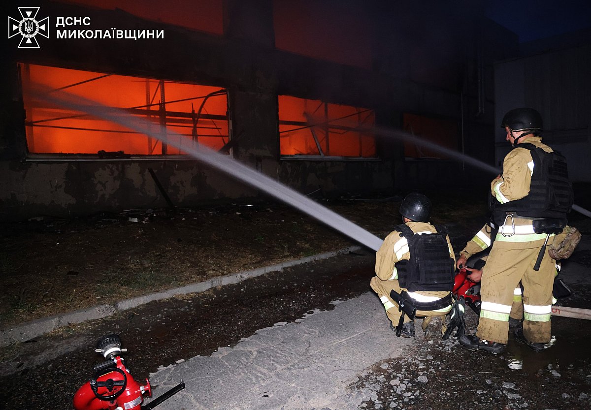 Удар по складу молокоперерабатывающего предприятия в Николаеве: появились фото с места Удар по складу молокоперерабатывающего предприятия в Николаеве: появились фото с места