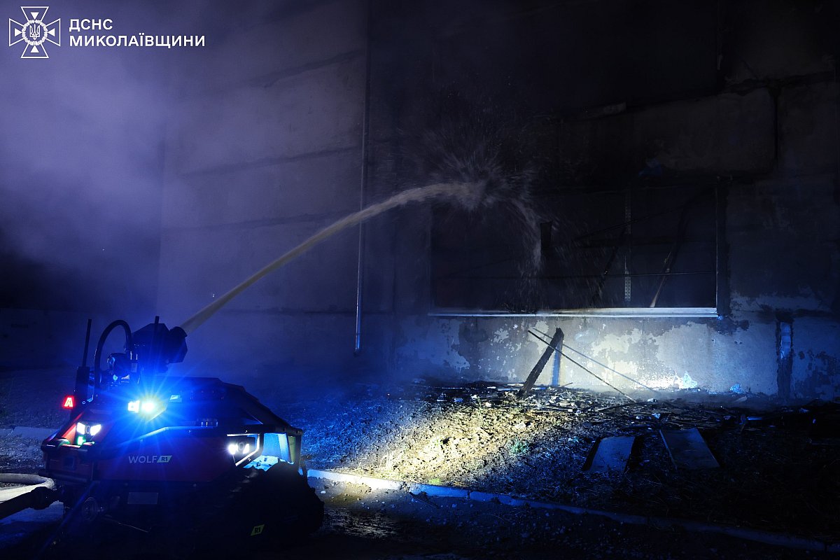 Удар по складу молокоперерабатывающего предприятия в Николаеве: появились фото с места Удар по складу молокоперерабатывающего предприятия в Николаеве: появились фото с места