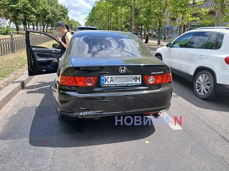 В центре Николаева «Рено» врезался в «Хонду»: движение затруднено В центре Николаева «Рено» врезался в «Хонду»: движение затруднено
