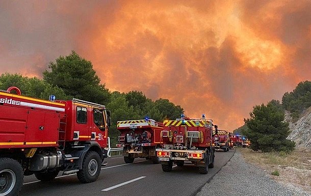 Масштабные пожары во Франции: огонь уничтожил около 930 гектаров леса Масштабные пожары во Франции: огонь уничтожил около 930 гектаров леса