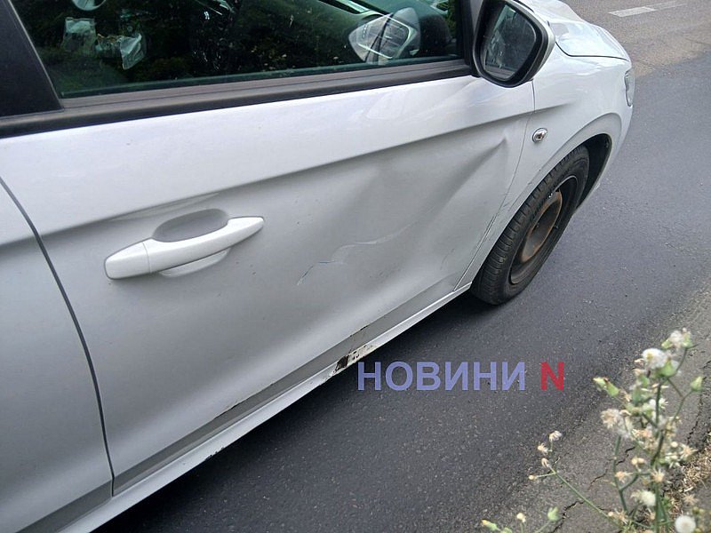 В центре Николаева большая пробка: столкнулись «Пежо» и «Фольксваген» В центре Николаева большая пробка: столкнулись «Пежо» и «Фольксваген»