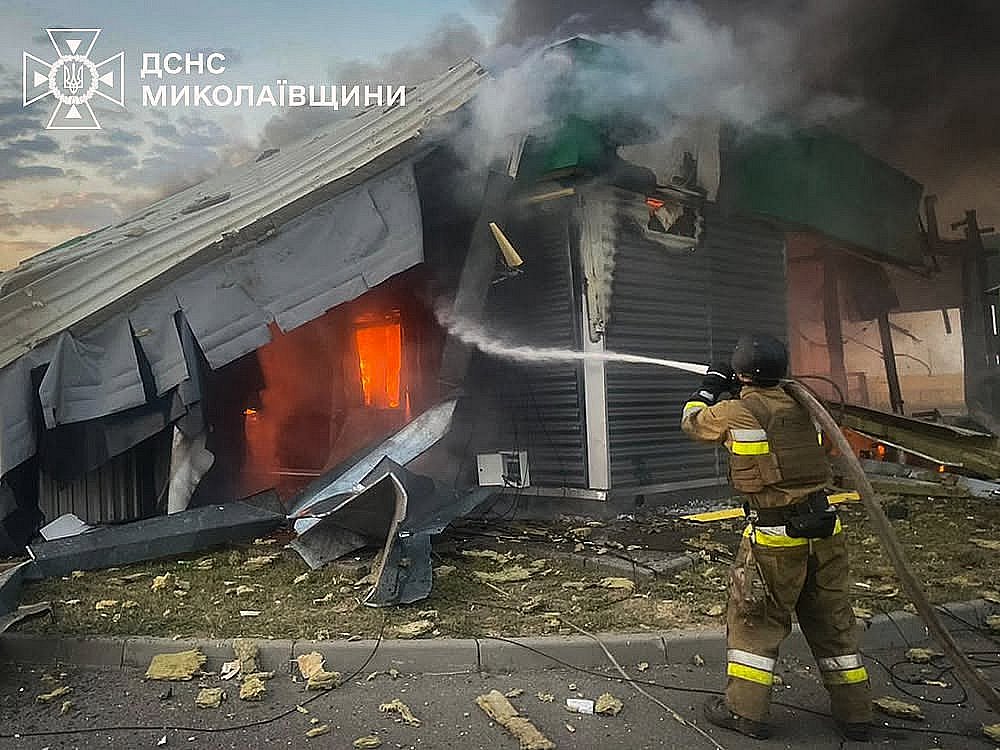 Появилось видео масштабного пожара на АЗС в Николаевской области Появилось видео масштабного пожара на АЗС в Николаевской области