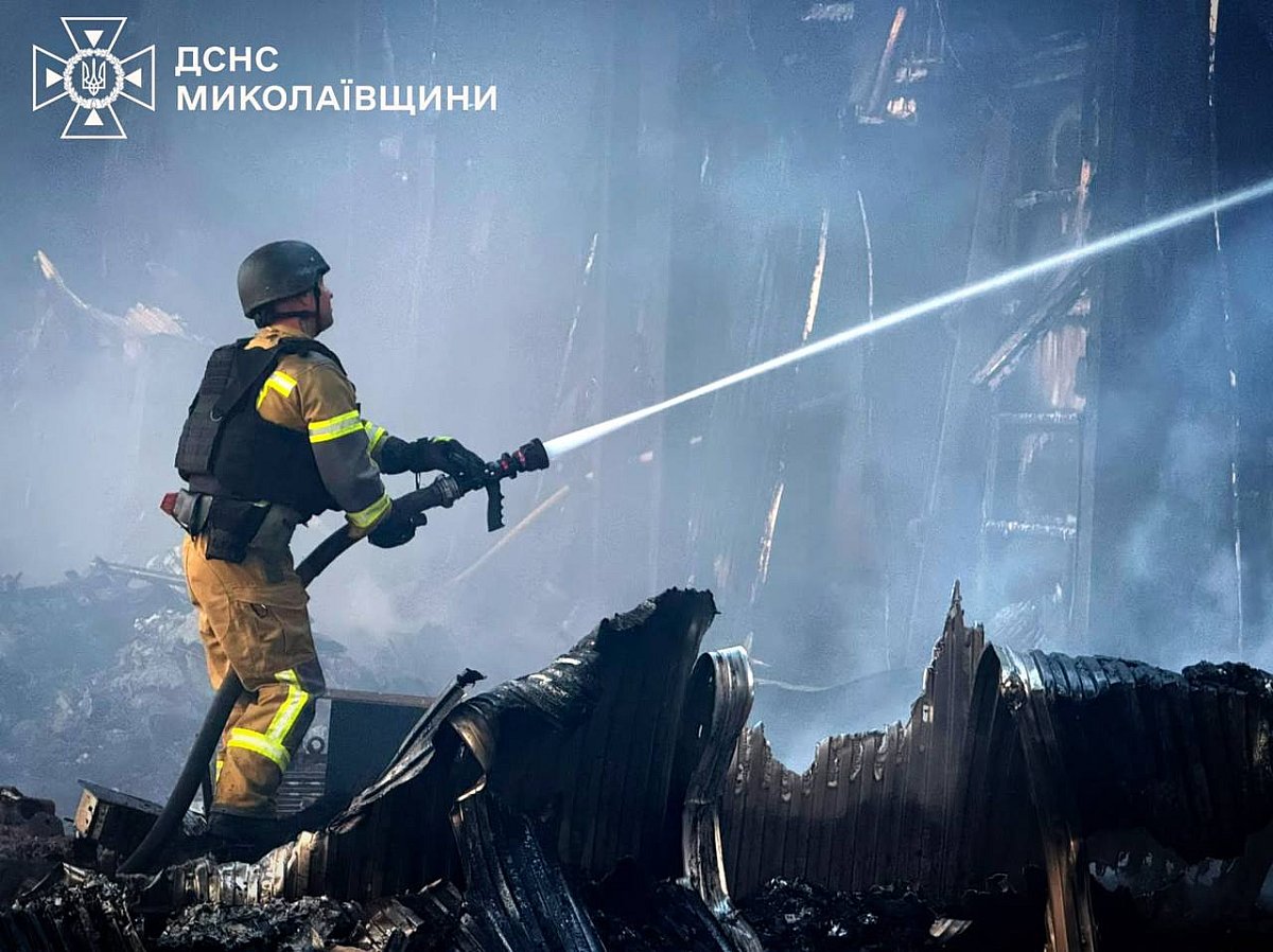 Атака по предприятию в Николаевской области: фото последствий Атака по предприятию в Николаевской области: фото последствий