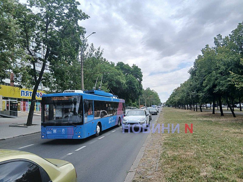 В центре Николаева пьяный мопедист упал на ходу: движение затруднено, водитель в больнице В центре Николаева пьяный мопедист упал на ходу: движение затруднено, водитель в больнице