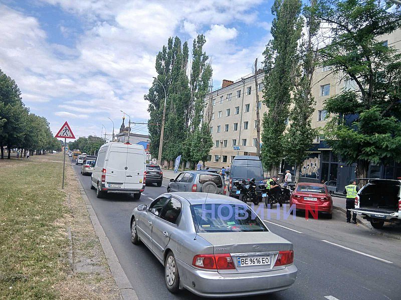 В центре Николаева пьяный мопедист упал на ходу: движение затруднено, водитель в больнице В центре Николаева пьяный мопедист упал на ходу: движение затруднено, водитель в больнице