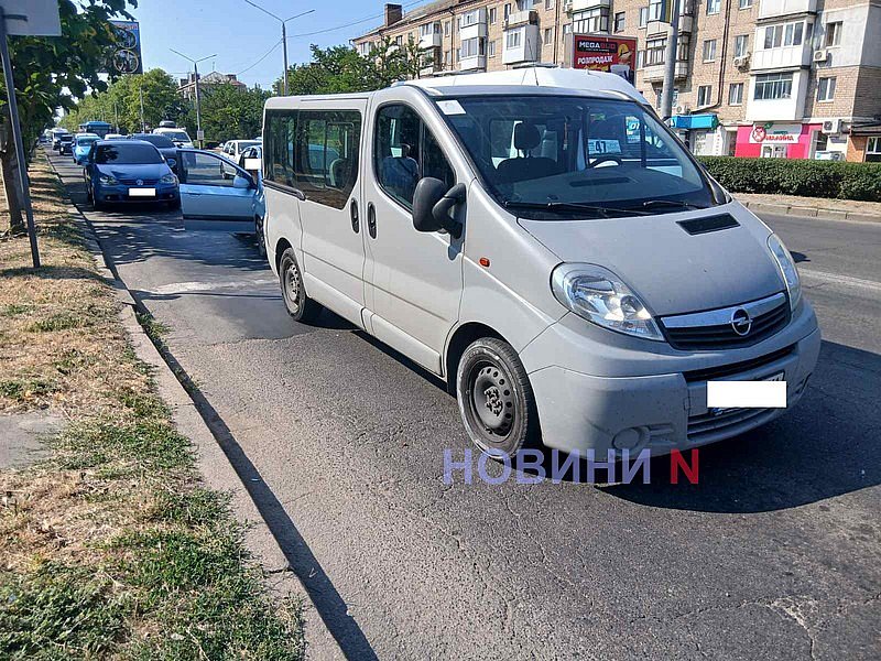Opel и Hyundai столкнулись на проспекте в Николаеве Opel и Hyundai столкнулись на проспекте в Николаеве
