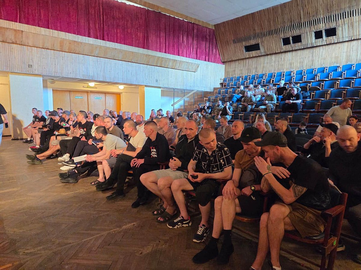 Николаевщина встретила 33 военных, освобожденных в рамках обмена пленными Николаевщина встретила 33 военных, освобожденных в рамках обмена пленными