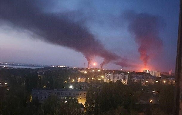 Дроны атаковали Саратов и Борисоглебск: зафиксированы пожары на нефтяных объектах Дроны атаковали Саратов и Борисоглебск: зафиксированы пожары на нефтяных объектах