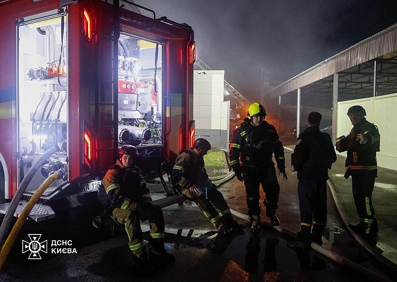 Ракетная атака на Киев: пожары в двух районах, есть пострадавшие Ракетная атака на Киев: пожары в двух районах, есть пострадавшие