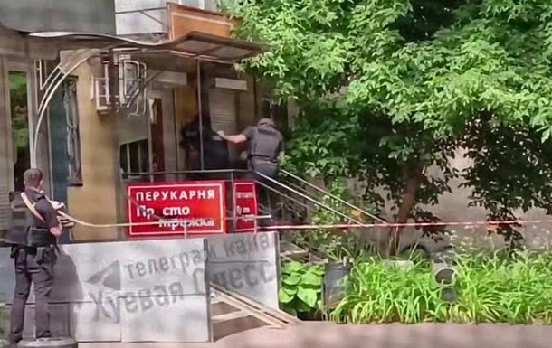 В Одессе мужчина взял заложников в парикмахерской - его задержали В Одессе мужчина взял заложников в парикмахерской - его задержали