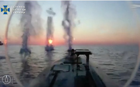 СБУ опубликовала видео удара по танкеру «теневого флота» РФ возле Ялты СБУ опубликовала видео удара по танкеру «теневого флота» РФ возле Ялты