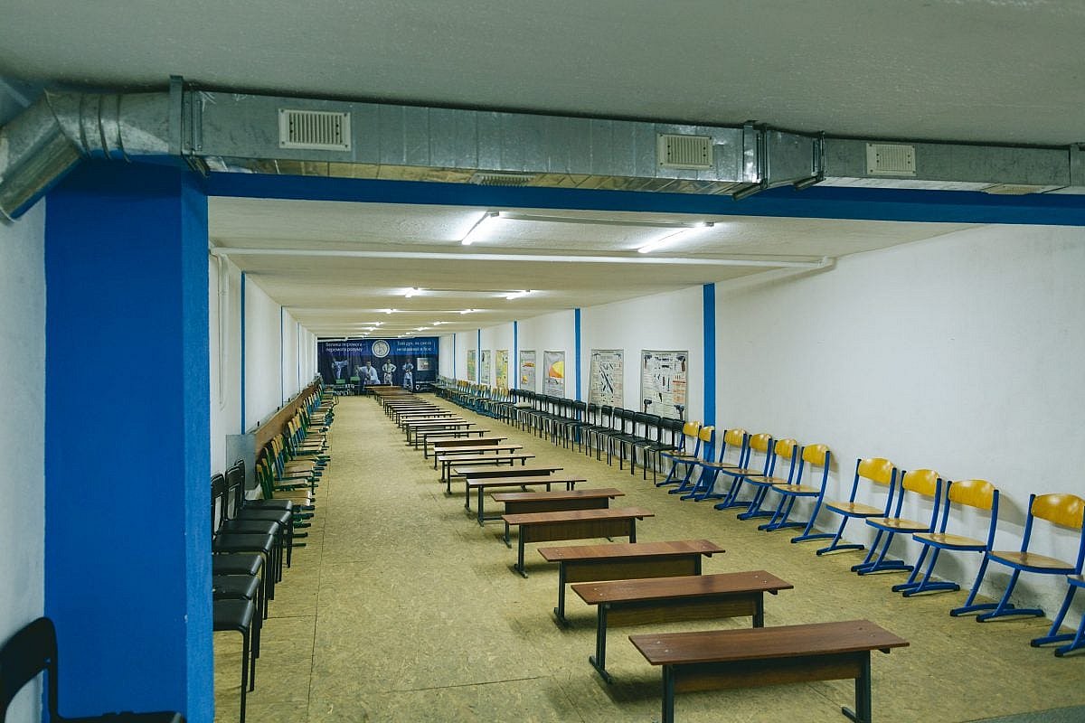 Укрытие в школе. Фото иллюстрационное Укрытие в школе. Фото иллюстрационное