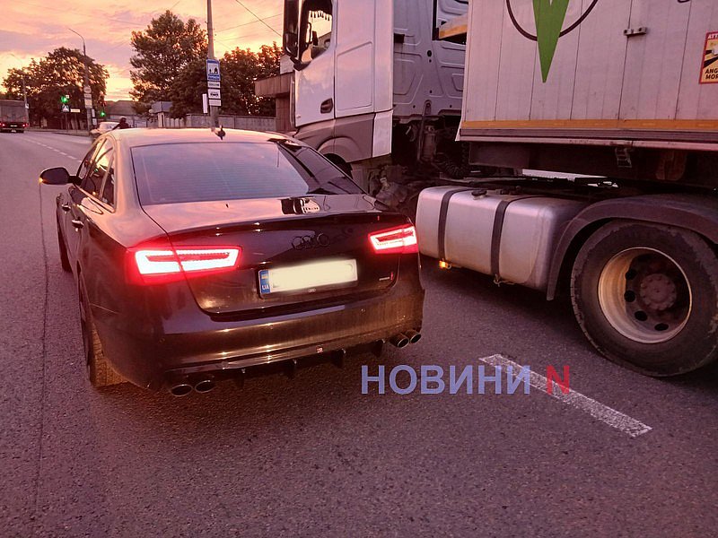 Фура и Audi столкнулись в Варваровке Фура и Audi столкнулись в Варваровке