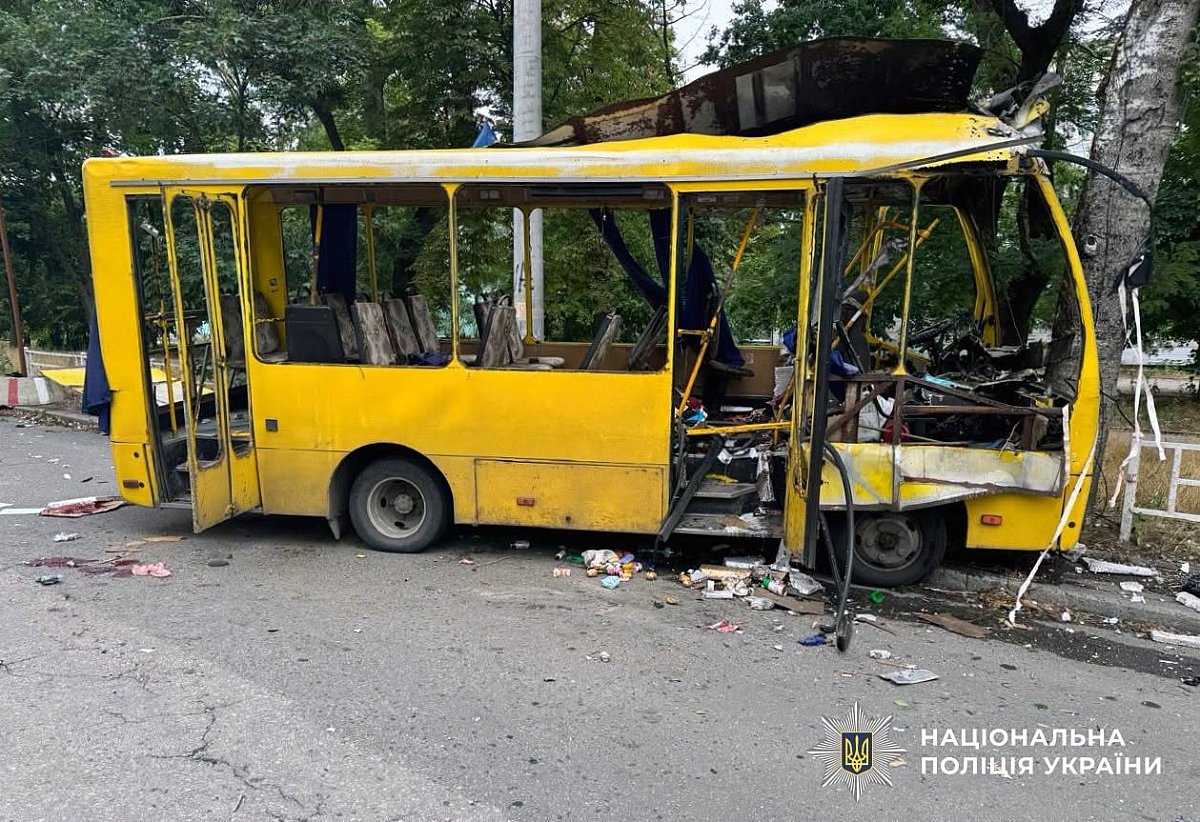 Два погибших и 39 раненых: полиция рассказала о последствиях обстрелов Херсонской области (фото) Два погибших и 39 раненых: полиция рассказала о последствиях обстрелов Херсонской области (фото)