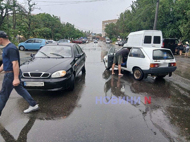 В Николаеве «ЗАЗ» врезался в «Таврию» В Николаеве «ЗАЗ» врезался в «Таврию»