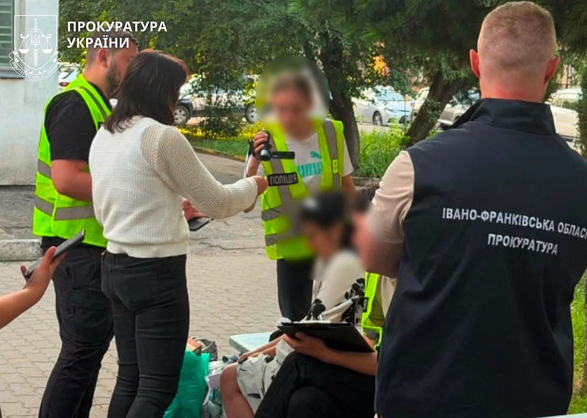 Многодетную мать подозревают в попытке продать новорожденного сына за $20 тысяч Многодетную мать подозревают в попытке продать новорожденного сына за $20 тысяч