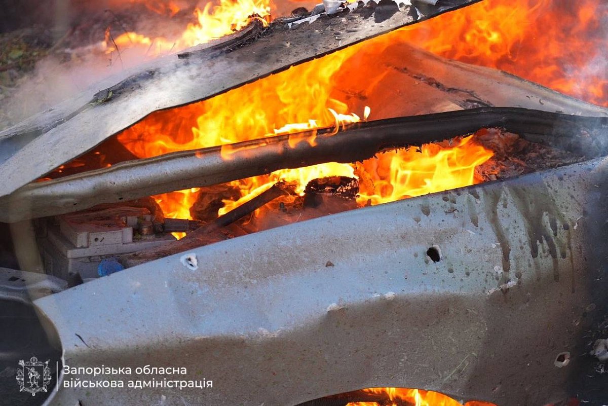 Росія завдала авіаудару центром Запоріжжя: загинула людина, серед поранених - дитина (фото) Росія завдала авіаудару центром Запоріжжя: загинула людина, серед поранених - дитина (фото)