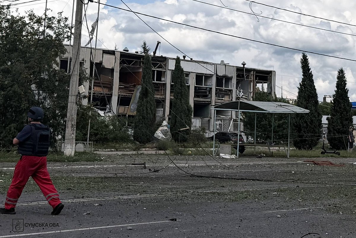 Трагедія у Сумах: авіаудар забрав життя чотирьох людей, серед них дитина. ОНОВЛЕНО Трагедія у Сумах: авіаудар забрав життя чотирьох людей, серед них дитина. ОНОВЛЕНО